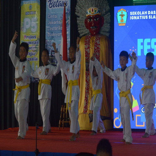Sekolah Dasar Katolik menyelenggarakan Festival Budaya Betawi